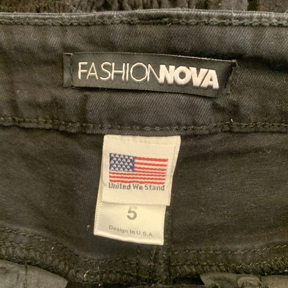 Fashion Nova Jean Shorts - Picture 4 of 4
